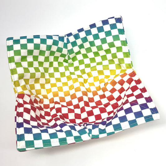 Checkered Gradient Bowl Hug