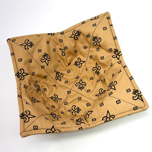 Fleur de Lis Toss Bowl Hug